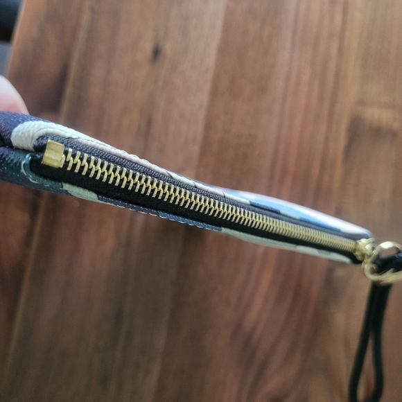 Emilio Pucci Classic Bag w/ Dustbag - Picture 2 of 10